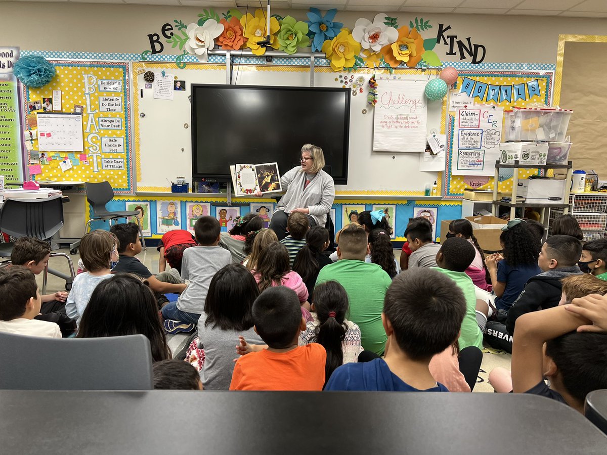 TES_Casas's tweet photo. Not only is she an amazing science teacher, she’s an incredible storyteller! Thank you @Tmeltod we loved the story!! 💙❤️#tesleads #edcadual @edwards_tes https://t.co/D4kMkqqV9R