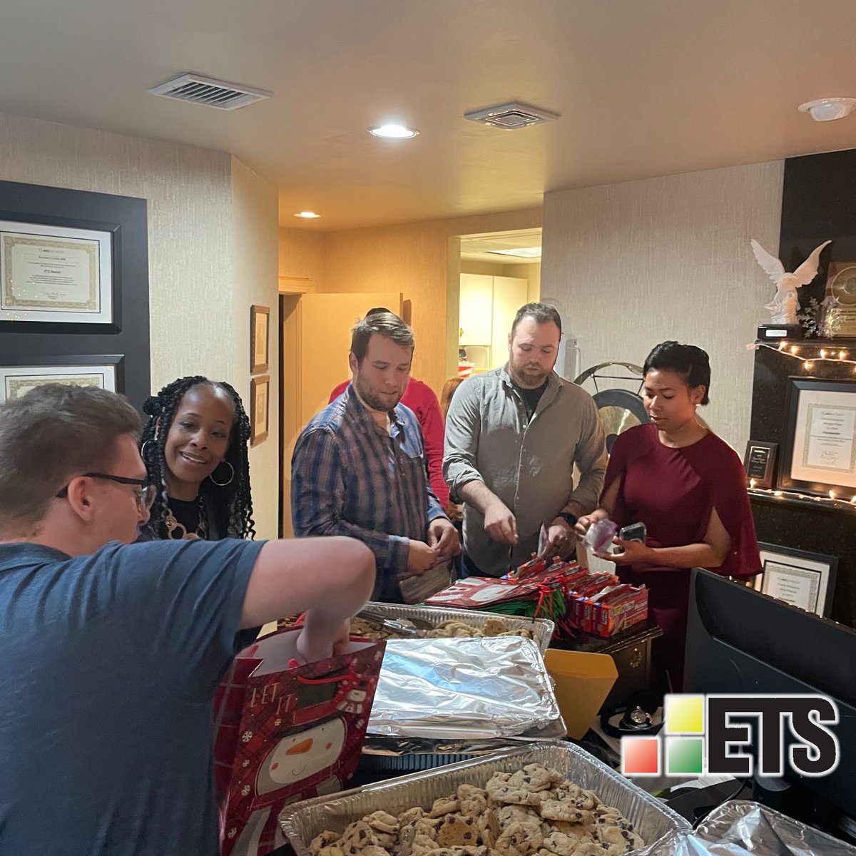 DDS_Recruiter's tweet photo. ETSdental: Annual holiday cookie delivery! Just when we thought working at ETS couldn't get any sweeter... https://t.co/1qHLXlvwkQ