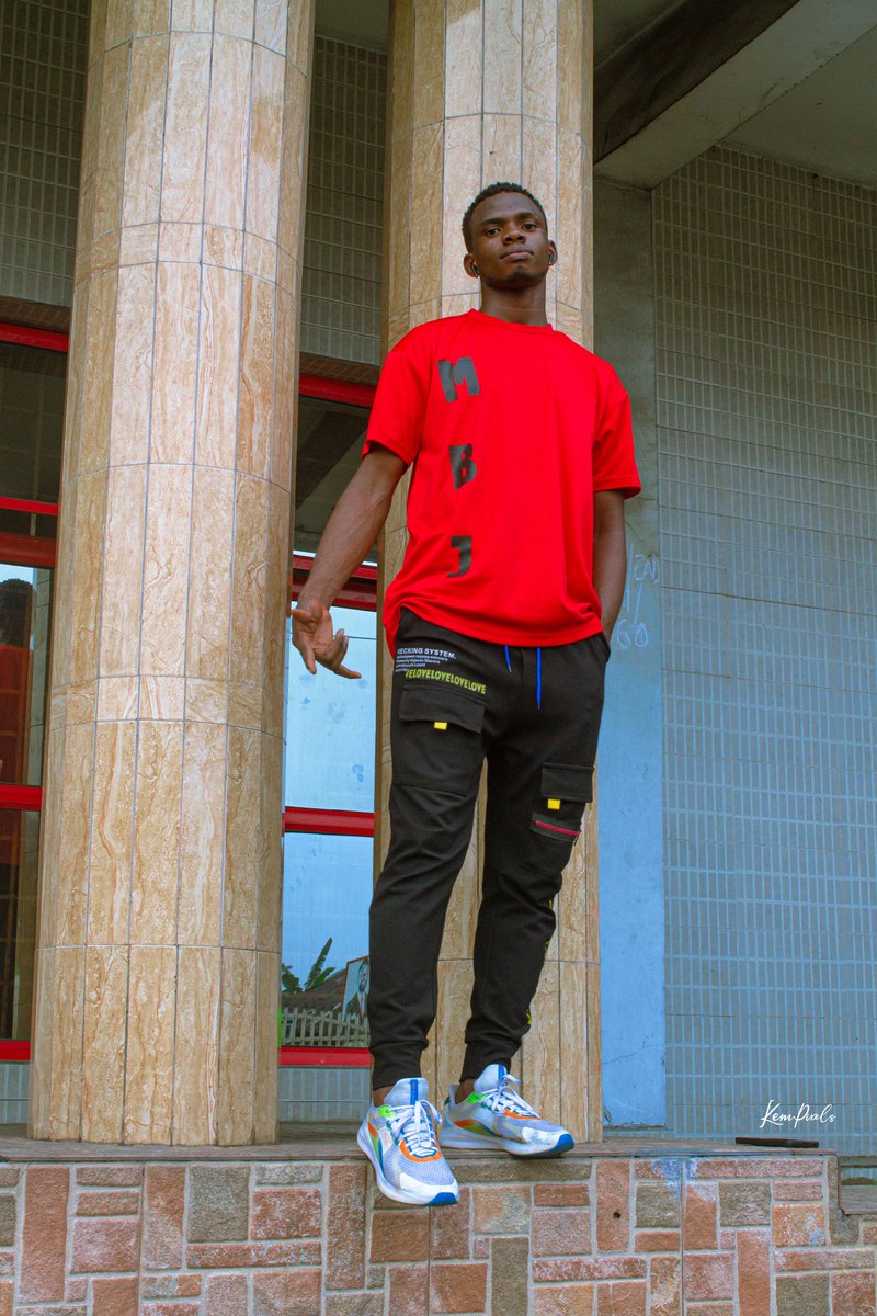 mbjsports's tweet photo. The outfit the pride...
.
.
#sports #fashionstyle #FashionAddict #SportingKC #SportsBiz #FitnessModel #FitnessGoals #Athletics #fashiongram @SkySportsNews @SportsCenter @republic_sports @VictoriasSecret @BoF @glamour_fashion https://t.co/KaKymBt2ds