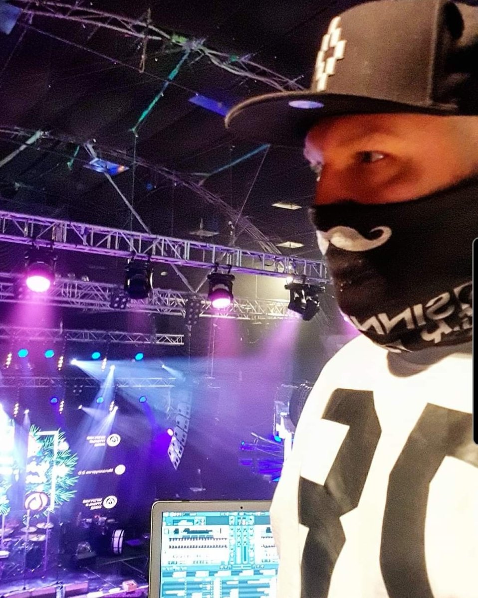 DamianForce's tweet photo. 4 years ago I put on a mask for a party! Maybe I foresaw the future? #NFTs  #music #360visual #3D #metaverse  #immersiveshow #digitalart #video #1million #3dartist #360video #NFTMARKETPLACE #NFTartists #DigitalArtist #3dartwork #3Danimation #artviar https://t.co/USxkZTfmQ7