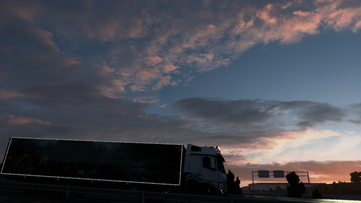 transguper's tweet photo. Empieza el evento de navidad de #ETS2 y yo ya he hecho mis primeras entregas con @GRAYOVTC . Ya queda poco para las vacaciones! 🎄🎁 https://t.co/iqTXyncYzY