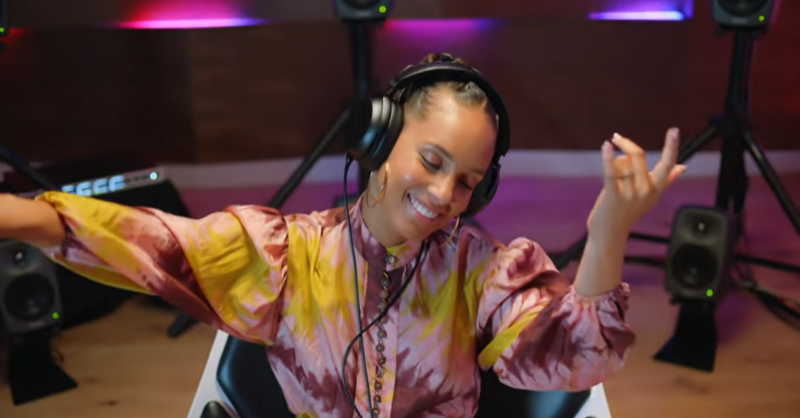 SonyGroupGlobal's tweet photo. Get ready to hear @aliciakeys again, for the first time on @amazonmusic. Watch how the entire #AliciaKeys catalog has been reimagined with Sony’s 360 Reality Audio immersive music experience.🎧
#FutureSony #360RA #360audio