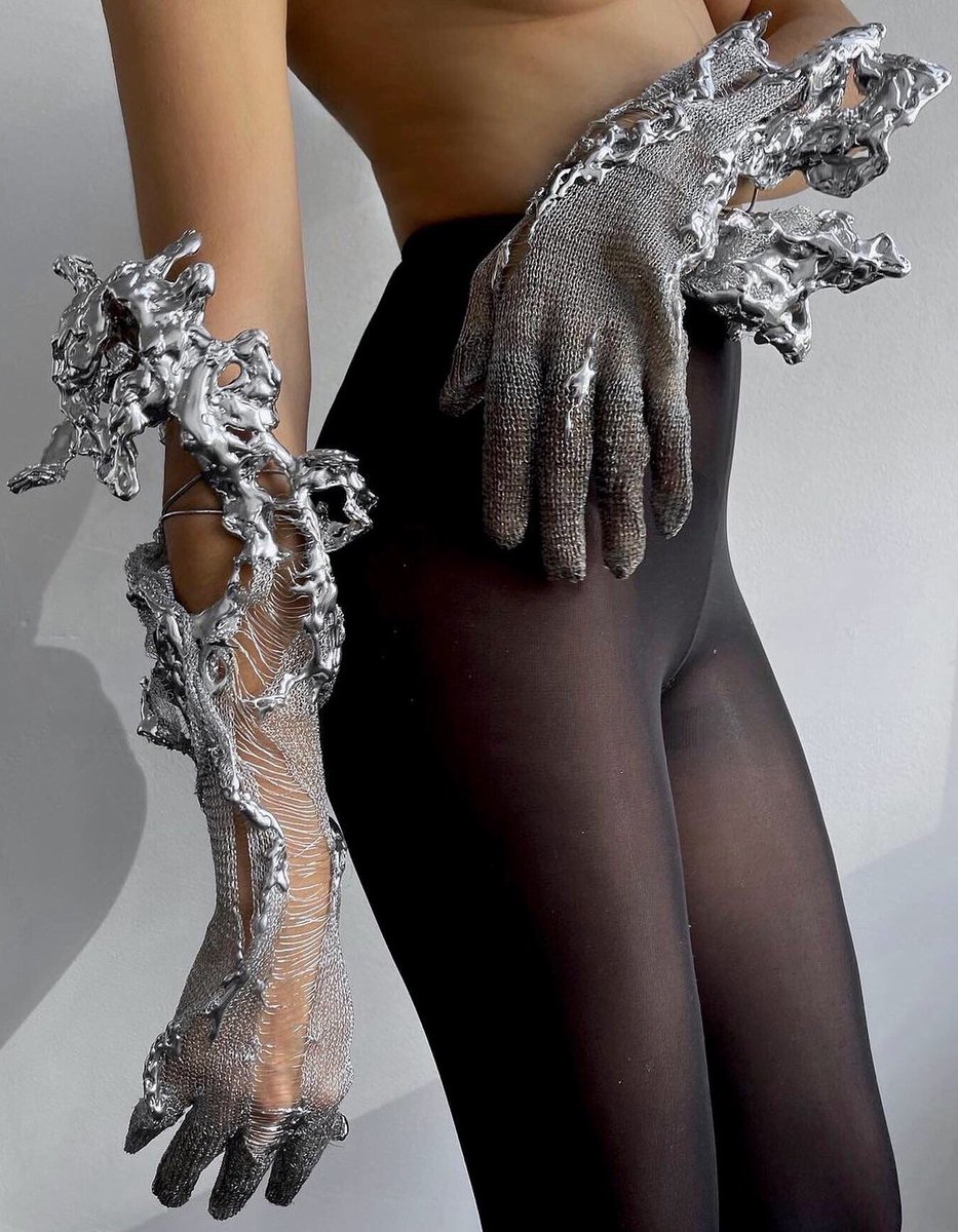 ‘Growing Metal’ Gloves by WeiRan.