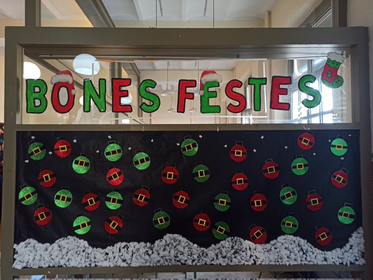 escolamilaifont's tweet photo. L'alumnat de cicle mitjà decora l’escola amb molt d’entusiasme! Estant gaudint molt i està quedant molt bonic!!
#vacances #hivern #decoremlescola #bonesfestes ☃️👩🎨👩🏽🎨👩🏿🎨👨🏿🎨👨🎨👨🏾🎨🎄 https://t.co/B1YUMu8EMW