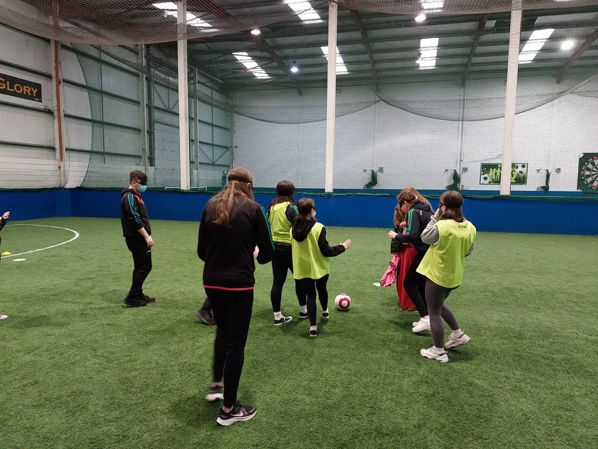 gclsport's tweet photo. Bhí “Carpe Diem 2021” dochreidte inniu. Tráthnónna spóirt eagraithe chun cuimhneamh ar iarscoláire, ár gcara dílis agus a mheon dearfach. Beidh gach éinne ag súil le cóisir lae breithe Tiernan Gillespie an bhliain seo chugainn agus amach anseo! https://t.co/A7KziX2SPV