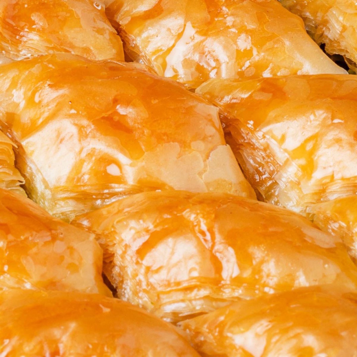 26 Aralık Pazar gününe kadar bu tweeti RT yapıp hesabımızı takip eden 3 kişiye, dünyanın dört bir yanına gönderdiğimiz Gerçek Gaziantep Baklavasından birer kg hediye 👋🏻

Online sipariş için: baklavacimehmetyildirim.com