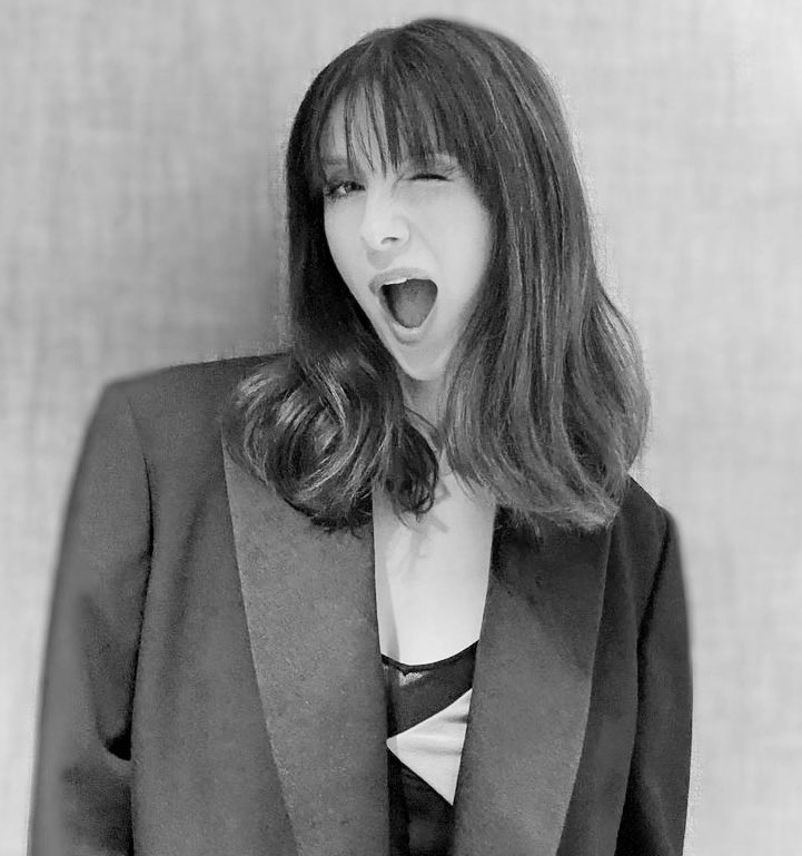 chloesgal's tweet photo. she’s actually a legend how does she do it https://t.co/h2xKQPRJWi