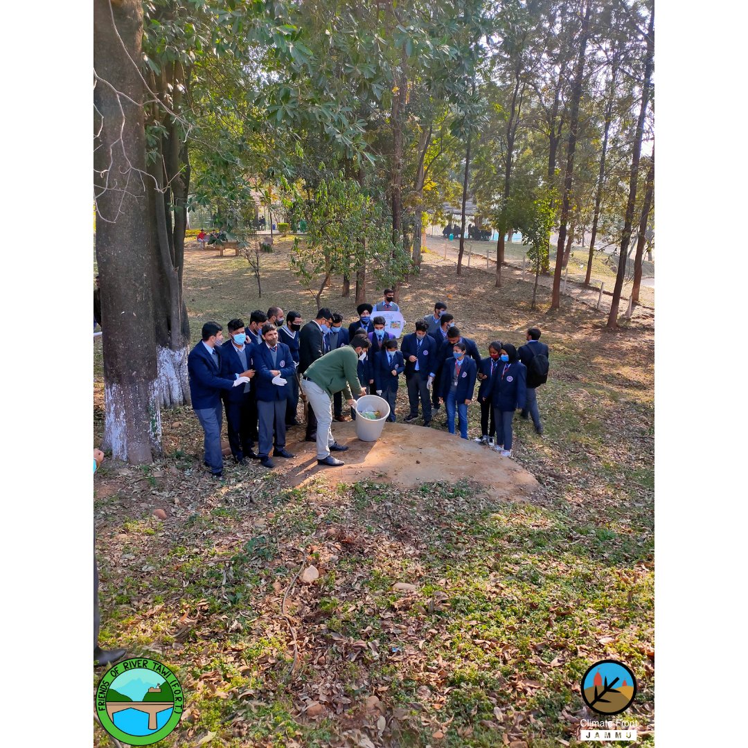 ClimateFrontJMU's tweet photo. To spread this message of neat and clean surroundings, a cleanliness drive was conducted on 15th December 2021 by the volunteers of NSS MIET at MIET Campus. Volunteers of CFJ also actively participated in it. https://t.co/gbQcIQvJ6S