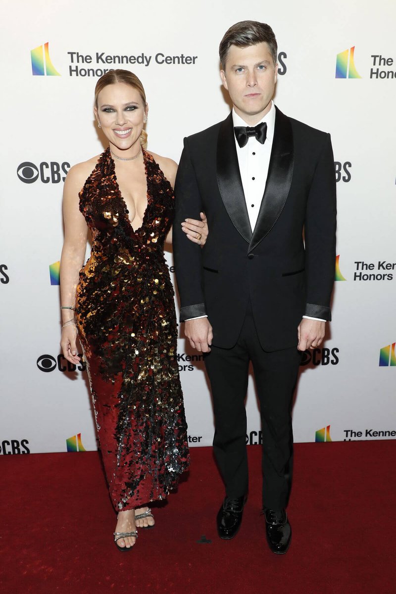 #ScarlettJohansson and #ColinJost attends 44th Kennedy Center Honors #KCH on December 05, 2021 in Washington

https://t.co/UyI8afHDoi https://t.co/xe9OvSuzsS