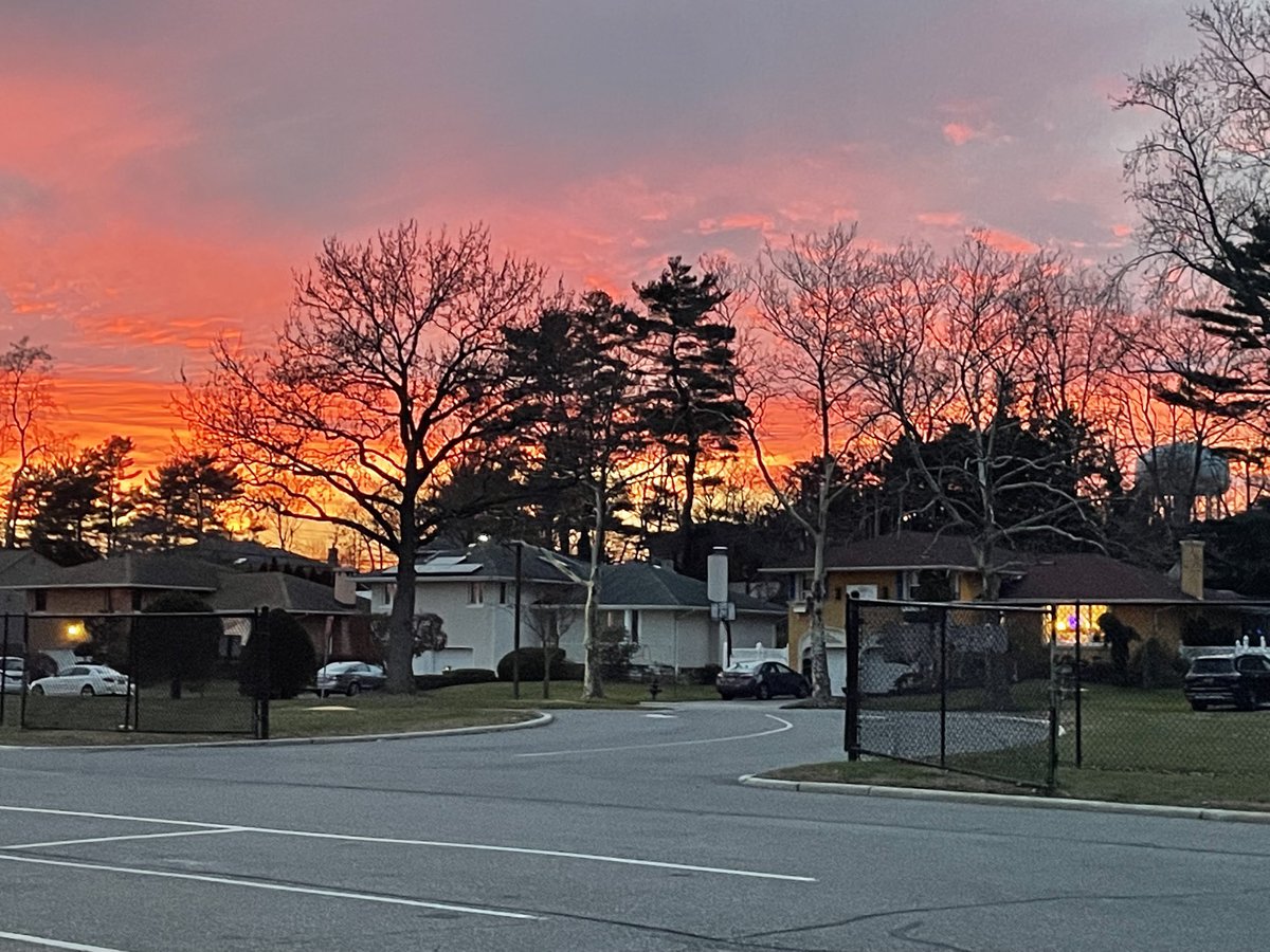 Beautiful sunset leaving Jackson today ⁦<a href="/PTAJackson/">George A Jackson PTA</a>⁩ ⁦<a href="/A_RiveraNY/">Dr. Alejandro Rivera</a>⁩