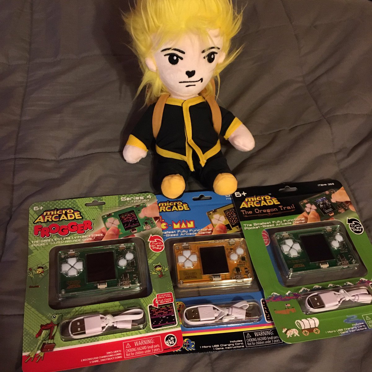 Darrell_VA's tweet photo. Woohoo 🥳 New package 📦 today from @ArduboyTweets - completed my #MicroArcade collection plus a bonus plush toy (now they are twins). https://t.co/pgXkERGCbA