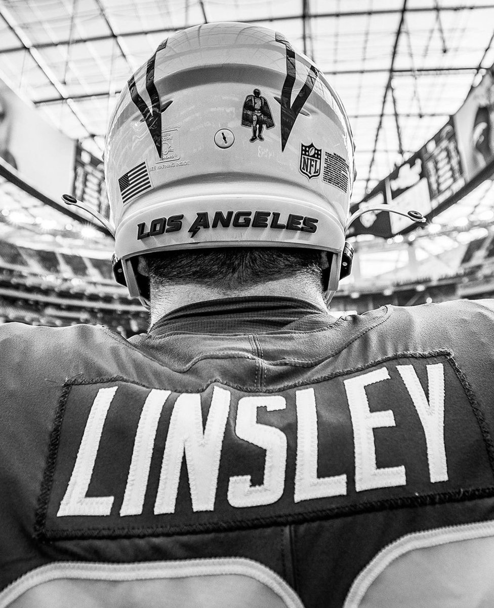 It’s TNF! And the perfect time to retweet this tweet! ⚡️💙🤩 #ProBowlVote + @Linsley71 #WPMOYChallenge + Linsley