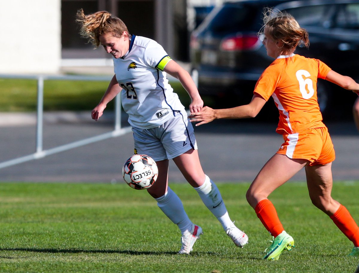 LCCCwSoccer's tweet photo. Huge congratulations to @Andi_Hunsicker and her commitment to @UMaryWSoccer !!! We can't wait to follow Andi next year at UMary and amazing story she's going to write there! They got a good one!!
#Alumni #POMO #Believe #JUCOPRODUCT https://t.co/rVZfm5Dnqd