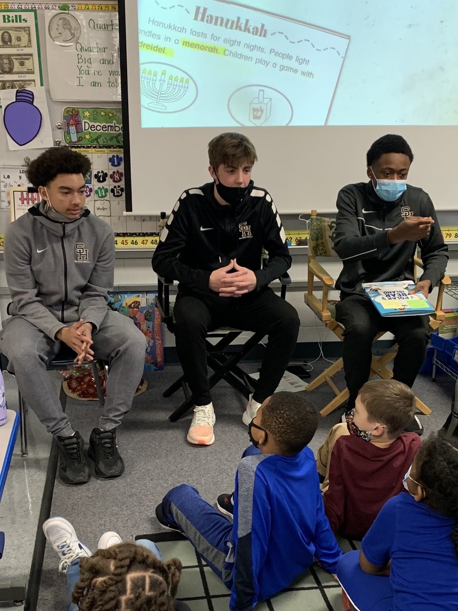 Amazing Role Models! Thanks to the Sweet Home Men’s Basketball Team for reading to our Glendale classrooms. Our kids were also able to ask them questions about Leadership, Athletics and Scholarship. A Win-Win! Thanks Coach Woods, Ms. Ciehomski, Ms. Gravel and Mrs. Papero !