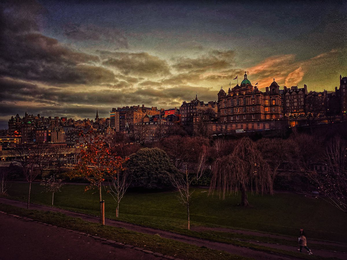 Amazing day in our capital city at the #ChristmasMarkets  with great meal at #passagetoindia then <a href="/whitexmasshow/">White Christmas - The Musical</a> <a href="/edinplayhouse/">Edinburgh Playhouse</a> - which was sensational! Wonderful to see my old pal <a href="/neilemacdonald/">Neil MacDonald</a> as MD of an awesome band too ❤️❤️