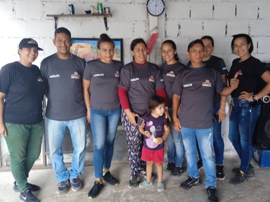 VivaFrontera's tweet photo. #FvFormaCimunicadores 
La fundación #FronteraViva entrega #certificados  a la 7ma. promoción de la Escuela de Comunicación Popular ubicada en la #Comuna Socialista La Guadalupe.  Promoviendo la #comunicación comunal en el Municipio #Bolivar - estado #Táchira
#Formación #Frontera https://t.co/2k0y9aC1Hx