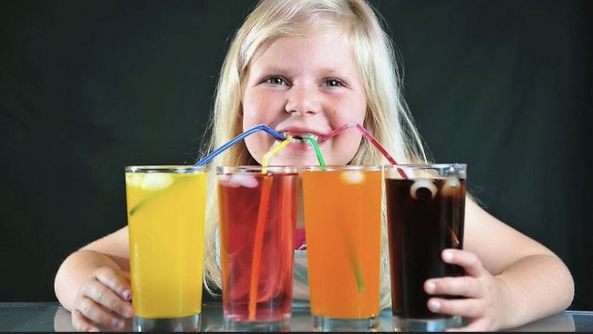 A reduction in sugar intake over 8 weeks reduced liver fat in children, confirming the pathological link between dietary sugar intake &amp; the epidemic of non-alcoholic fatty liver disease (NAFLD) jci.org/articles/view/…