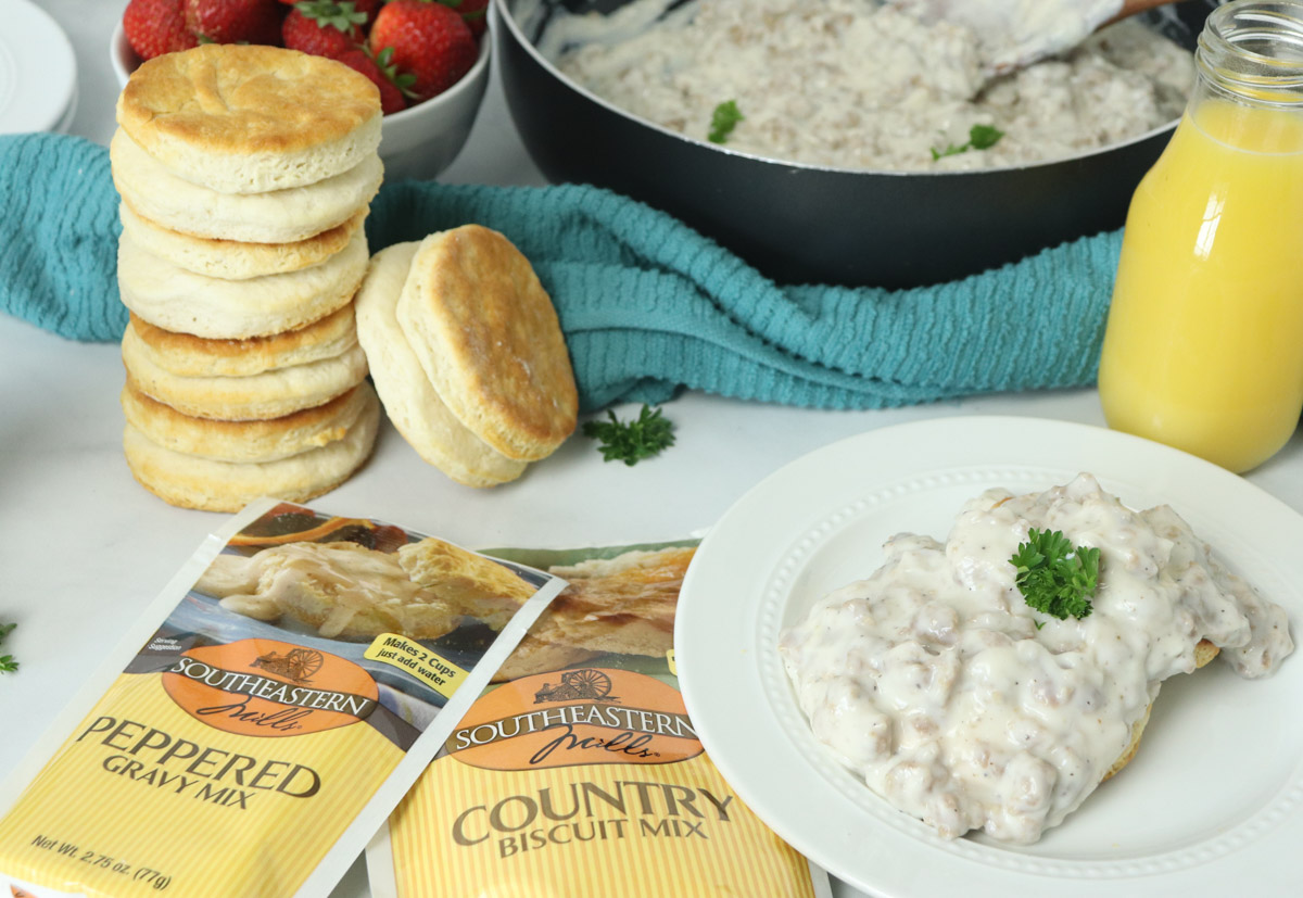 #ad Biscuits and gravy just got an upgrade and is even easier to make thanks to Southeastern Mills Mixes. See how you can make this in 25 minutes or less! It tastes just like homemade! confessionsofparenting.com/simple-biscuit……  bit.ly/3oQgzzY #MadeFromScratchQuality #HomemadeMadeSimply