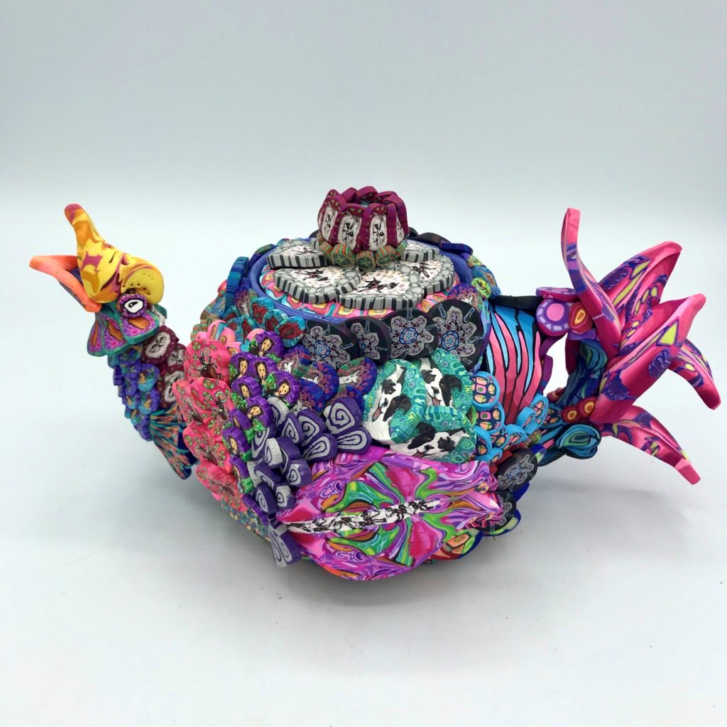 art2chgtheworld's tweet image. How great would these teapots be as a gift for the tea-drinker in your life? Check out these decorative beauties by @LaylM: 

arttochangetheworld.org/shop/squawking…

arttochangetheworld.org/shop/little-ch…

#polymerclay #artistsontwitter