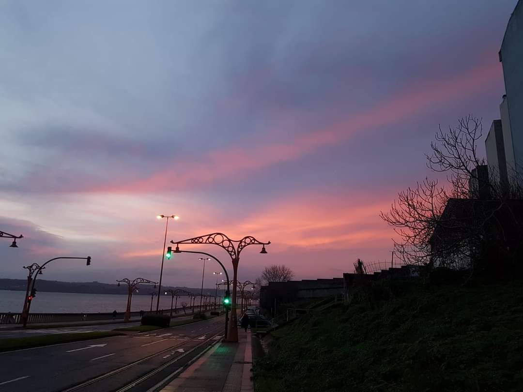 reyherrerah's tweet photo. A dona que pinta os ceos, esmerouse.
#Mencer #ACoruna https://t.co/B3o5EmMsGK