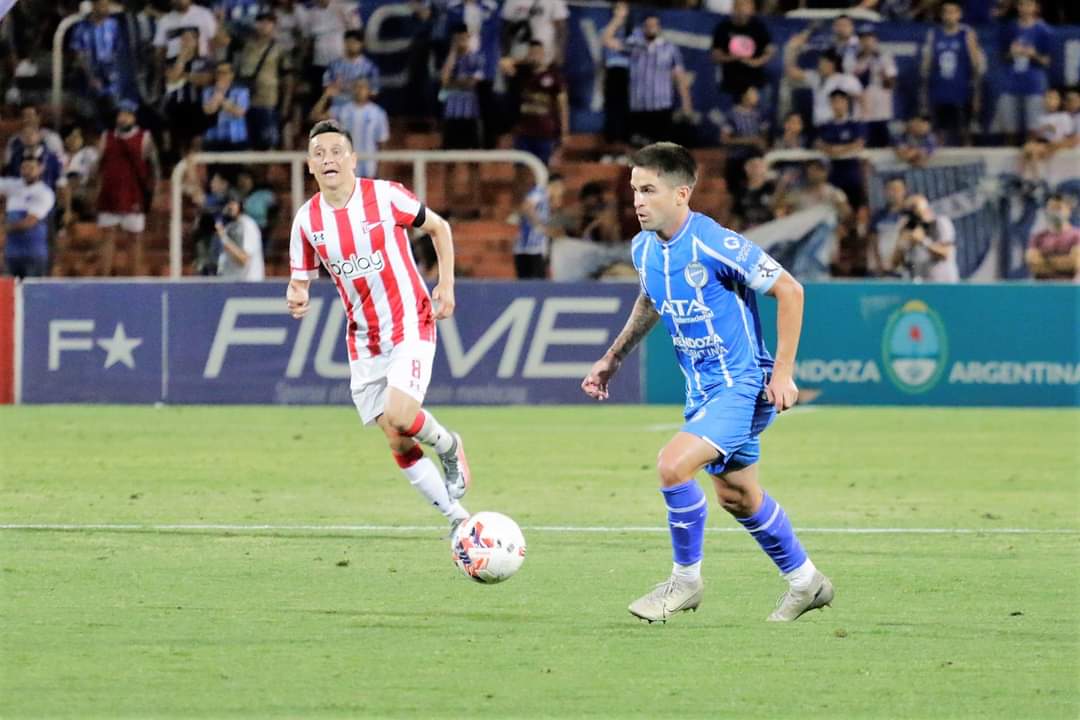 GodoyCruzData's tweet photo. Damián Pérez, llegó con el pase en su poder desde Sporting de Gijón. Firmó por 1 año con #GodoyCruz, por lo que el 31/12 volvería a quedar libre. 
Disputó 18 partidos, todos de titular. Convirtió 1 gol y no dio asistencias. Fue muchas veces la opción de salida desde atrás. https://t.co/WwCVmj0nbE