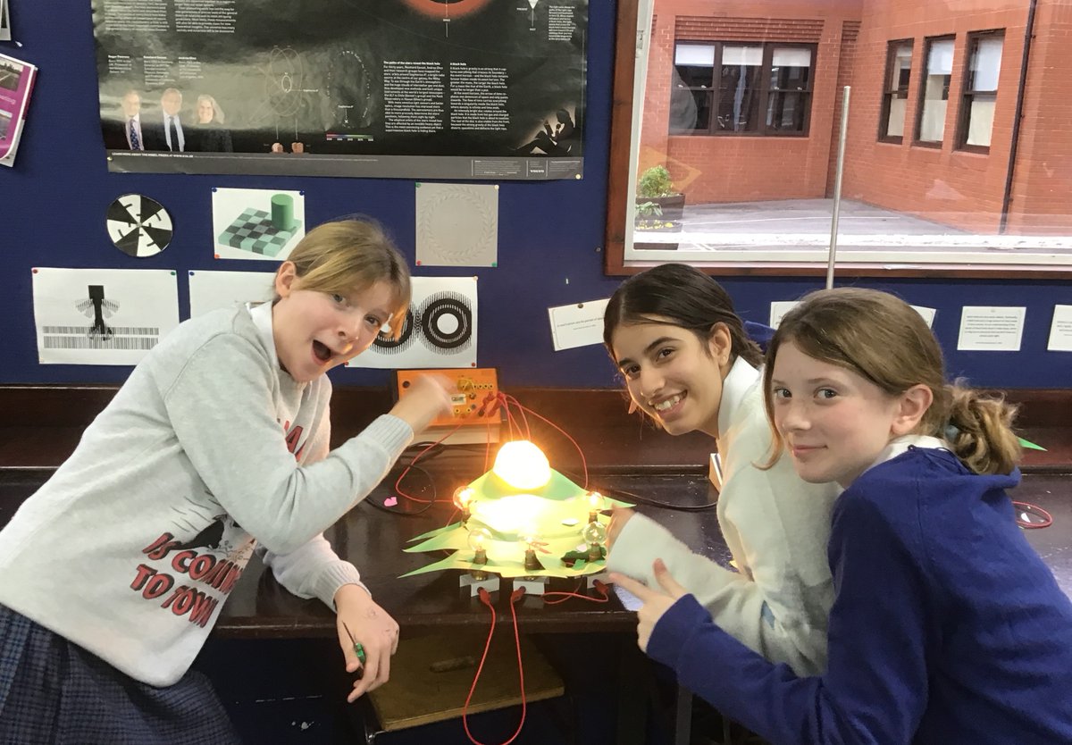 Well done to the 4th Form for their very festive Christmas tree lights circuits. #ChristmasPhysics <a href="/ExeterSchoolUK/">Exeter School Devon</a>