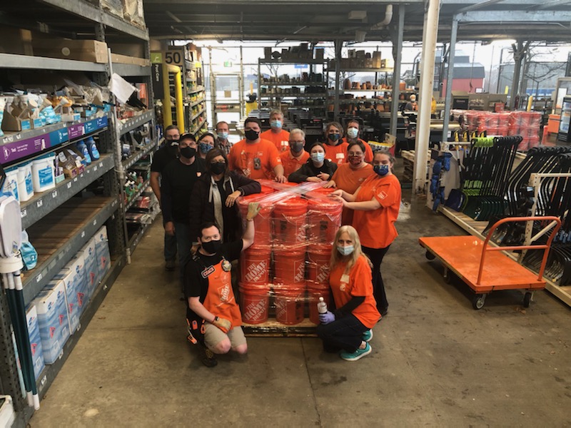 Jill Zueck (@jillzueck) on Twitter photo Here is another pic of the team working at store 2314! So proud of everyone! You guys ROCK! Here is another pic of the team working at store 2314! So proud of everyone! You guys ROCK!