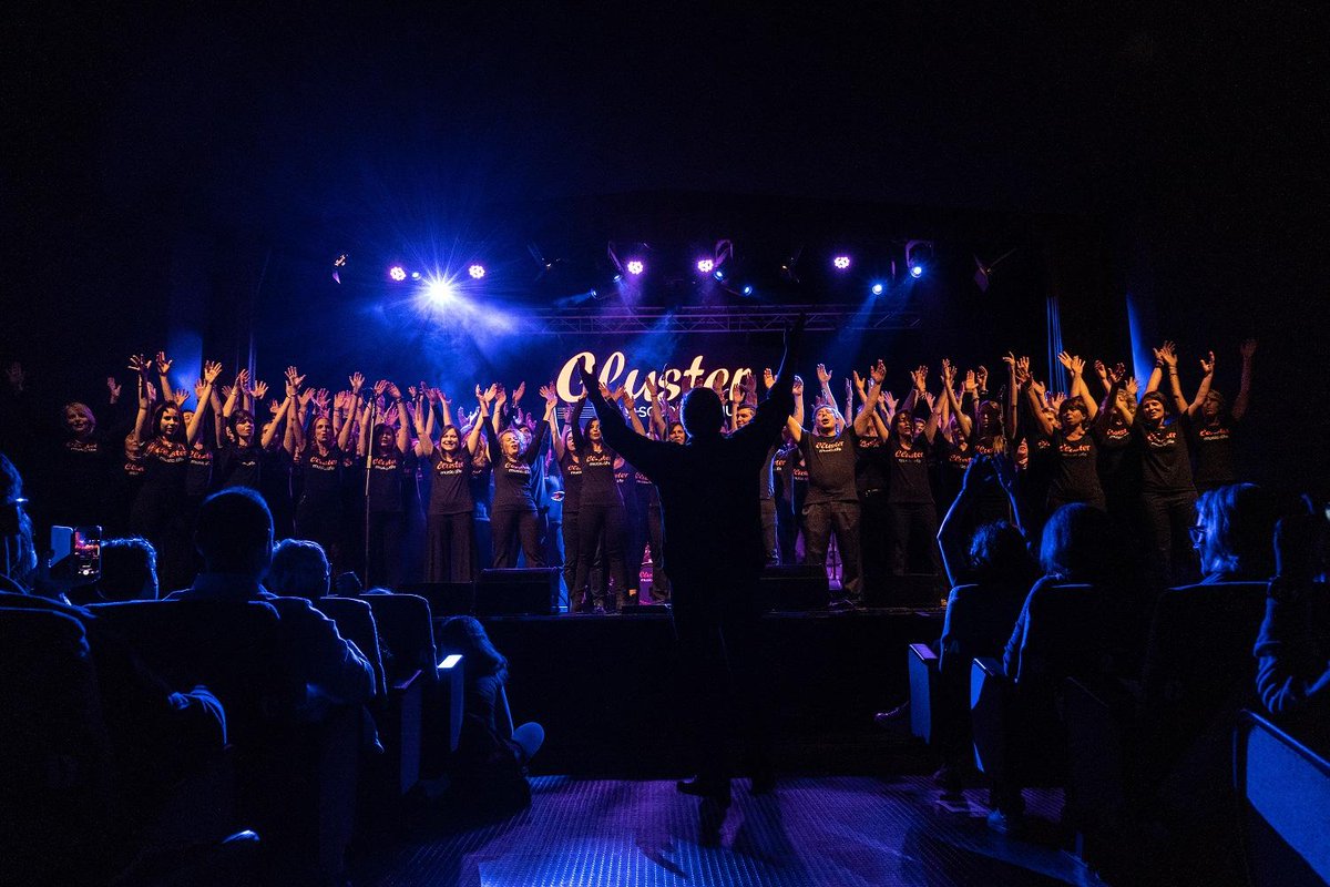 CLUSTERMUSICA's tweet photo. Il coro Gospel della Scuola di Musica Cluster, guiderà l'evento natalizio per la stagione del Teatro PIME. Con la voce narrante di Andrea Zaniboni ed una graditissima guest star internazionale: Leonardo Monteiro.
Dir. Piero Basilico

Buona Musica 🧡
https://t.co/xmdGsxeggu https://t.co/9wTHCYrrIj
