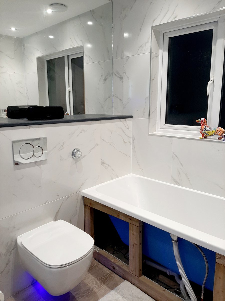 OliEvans4's tweet photo. I've come along way in the last 10 years and thats all down to dad teaching me everything he knows. This is my bathroom I designed and fitted at home. I'm grateful for everything you've taught me and everything you do for me @DeanReds70 
Few bits to finish but close now 😎 https://t.co/9njZHIjQO7