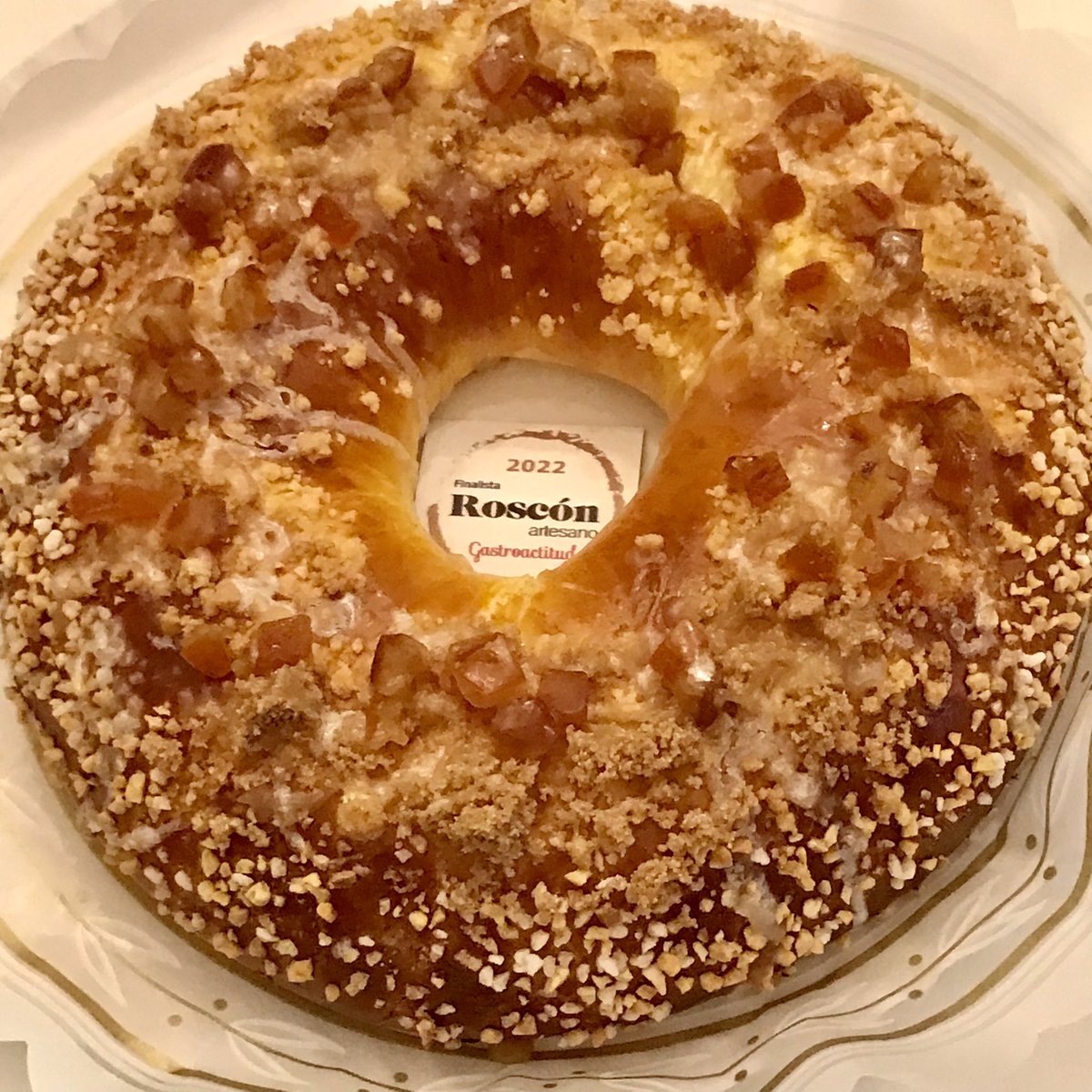 zampatelmundo's tweet photo. 👑 Hoy se ha celebrado la IV Edición del Concurso mejor #RoscónDeReyes Artesano de #Madrid organizado por @GASTROactitud en @CasaLhardy y estos son los ganadores 
🥇 @Panem_madrid 
🥈 #Panod
🥉 @isabelmaestre01 https://t.co/i7q0CMYEzc