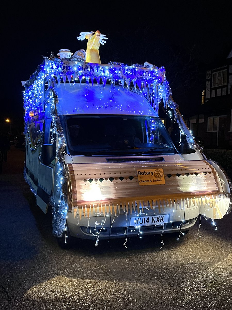 CheamSanta's tweet image. Santa’s in #Cheam!!