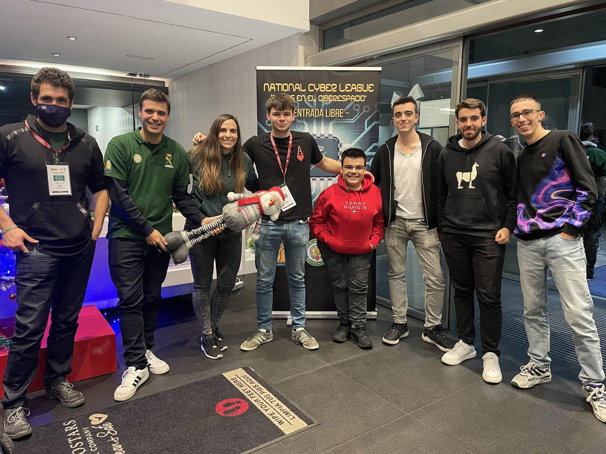 martrudix's tweet image. Aquí los dos equipos que tuve el honor de acompañar junto a durante su participación en la @es_ncl #http418 (@SQLazo) y @Base64CTF #IIINationalCyberLeagueGC
Trabajazo y premios merecidos 👏