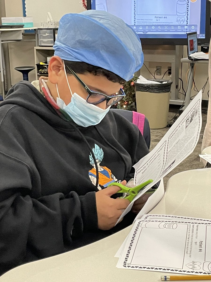 julietien's tweet photo. :rd grade Doctors working hard to save lives. https://t.co/zWsRW0SV5Y
