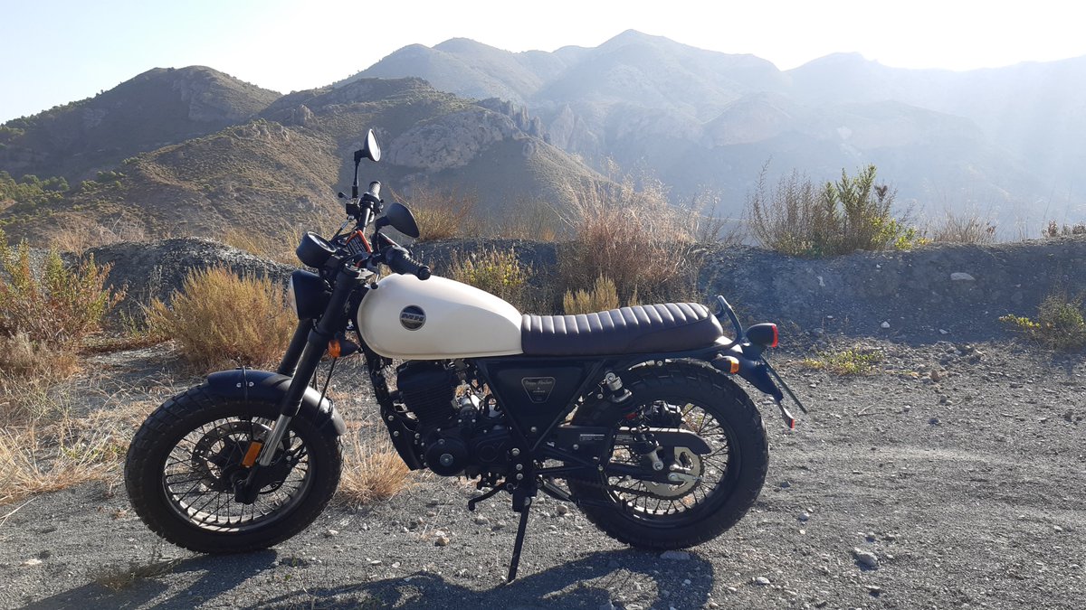 Deiotarus's tweet photo. Entre montañas...

#YGMOTO #yingang #deiotarus #scrambler #mhbogga https://t.co/EaGIgkfyjq