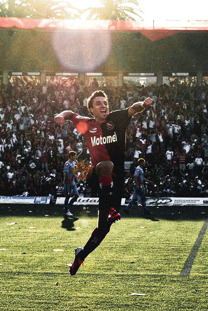 "Salir campeón con el club que amo no tiene precio" ❤️🖤

✍🏻 Ignacio Scocco