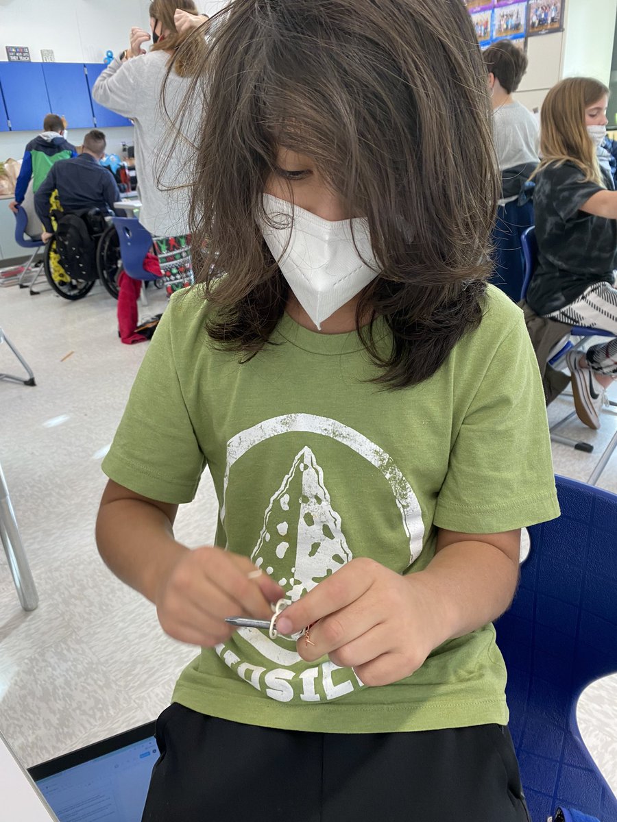 MrsReidelbach's tweet photo. 5th grade ADI investigation: How can we strengthen an electromagnet? How do we measure strength? @JbdElem @eajumper @VBGifted https://t.co/cC5IThwiUI