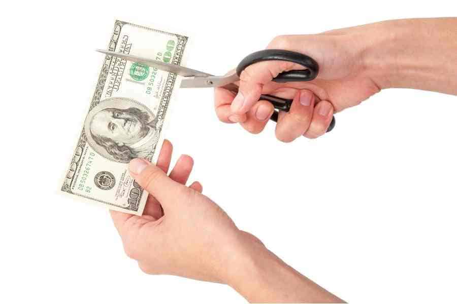 nilesbollinger's tweet photo. If you're serious about cutting expenses, creating a #budget is a must. #personalfinances  https://t.co/NFM2nuzFaW https://t.co/vONIzaXg5e