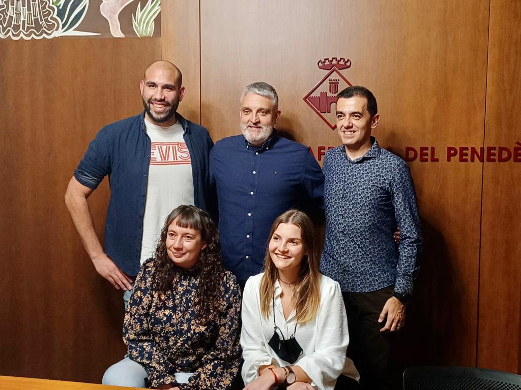 VilafrancaAj's tweet photo. 🆕 La @fmvilafranca de l'any vinent ja té Administradors! L'equip que organitzarà la propera Festa Major són Sandra Castaño, Raimon Escofet, Ernesto Ginebra, Mariona Gusi i Felip Ortega.
🔗 Us els presentem a https://t.co/lYWi4y49X9
🎉 Enhorabona a tots cinc! https://t.co/XzKtfIX4YT