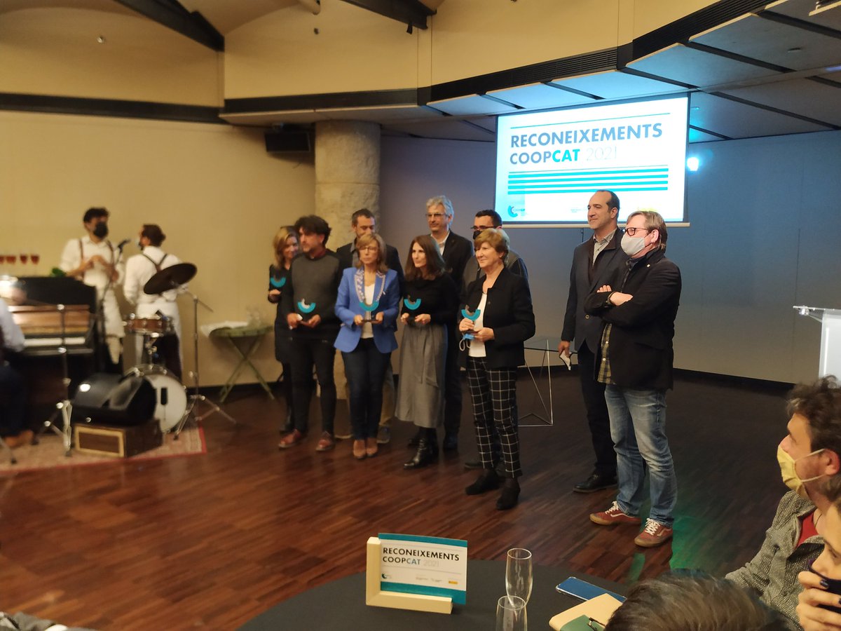 jmasnou's tweet photo. Avui des de @suaracoop hem acompanyat els projectes premiats als Reconeixements CoopCat2021.
Felicitats @pol_lenedicions #SCIAS @EscolaGinebro @santgervasicoop #AgropecuariaCatalana i @lamardedones 👏👏 https://t.co/ZdIVt0GR3Q