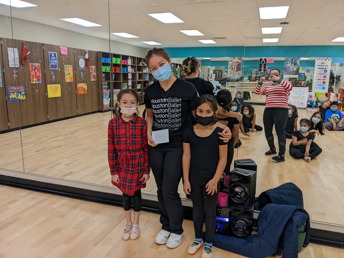 KLopezprofessi1's tweet photo. (Late Post) Thank you @HoustonBallet for coming to @Anderson_AISD Ms. Gabby was amazing, and our students loved her class. *Tiny dancers with BIG DREAMS** @aldinefinearts @aldinemagnet https://t.co/wwmTSOViUU