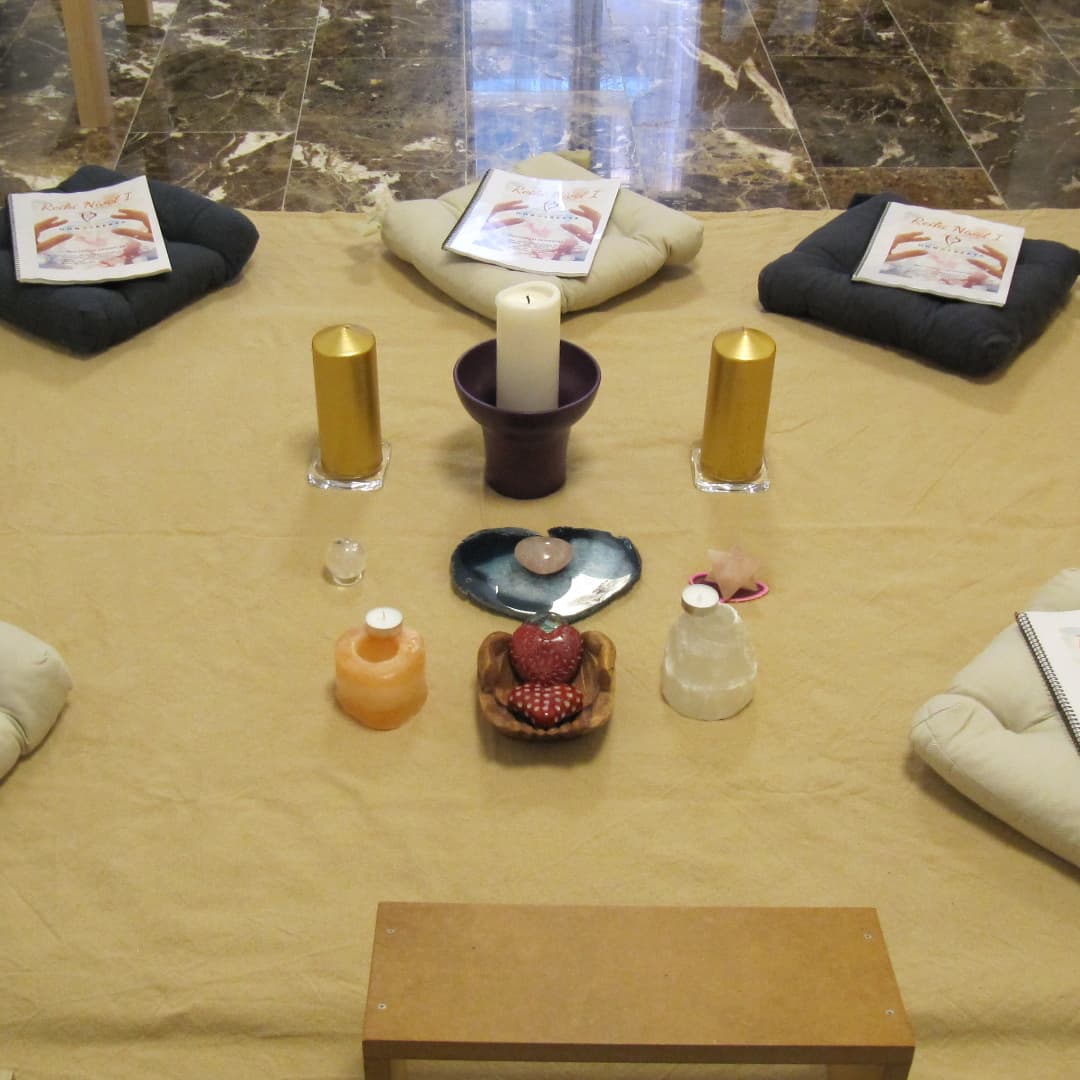 dondeberta's tweet image. Doy gracias porque cada vez estamos más en contacto con nuestra dimensión espiritual
Me alegro d todo corazón q os hayáis dado esta oportunidad con Reiki para reconectaros con la chispa de divinidad, con la q nacisteis  porque eso os ha acercado a aquello q realmente sois
Gracias