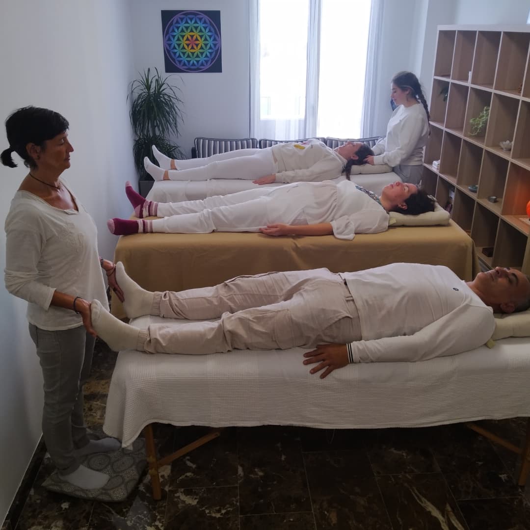 dondeberta's tweet image. Doy gracias porque cada vez estamos más en contacto con nuestra dimensión espiritual
Me alegro d todo corazón q os hayáis dado esta oportunidad con Reiki para reconectaros con la chispa de divinidad, con la q nacisteis  porque eso os ha acercado a aquello q realmente sois
Gracias