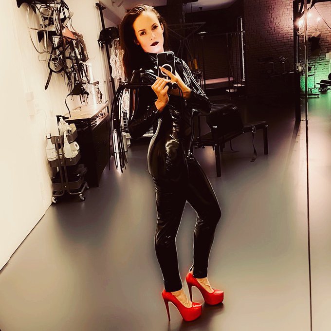 Christmas might come early to sinners! #ladytess #s&uuml;nden #beichten #strafe Na? Hast Du wieder ges&uuml;ndigt<a href="/tag/ladytess"class="tags">#ladytess</a><a href="/tag/domina"class="tags"><span>#domina</span></a><a href="/tag/bosslady"class="tags"><span>#bosslady</span></a><a href="/tag/strafe"class="tags"><span>#strafe</span></a><a href="/tag/derfemdom"class="tags"><span>#derfemdom</span></a><a href="/tag/yourpainismygain"class="tags"><span>#yourpainismygain</span></a>