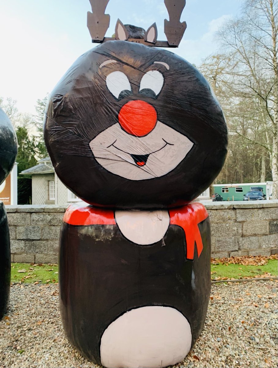 DrJennaRoss's tweet photo. 🥁🥁🥁Almost finished the #Christmas2021 land art for the residents and staff of #Inchmarlo care-home in #Banchory #Deeside #Aberdeenshire 🎨🚜🎅🏻🧑🏻🎄🦌🎄🏴
📢 Big unveil tomorrow
@STVNews @stvAndrea @pressjournal @tourismabdn @EconDevAbshire @visitabdn https://t.co/fa0xeHSmpI
