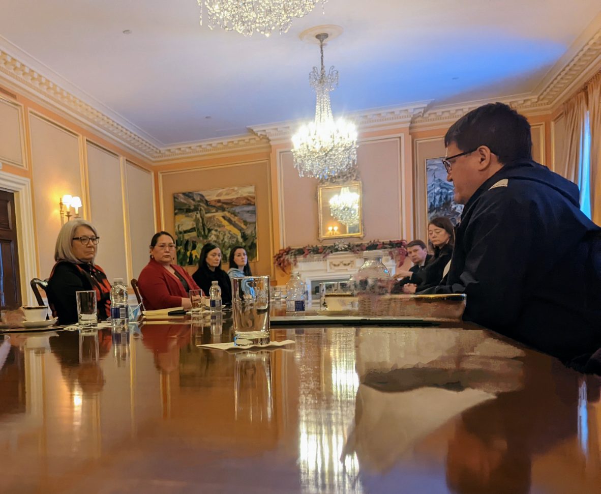 Important moment as <a href="/ITK_CanadaInuit/">ITK</a> met with first Inuit <a href="/GGCanada/">Governor General of Canada</a> Mary Simon in Ottawa this week. Chair &amp; CEO Duane Smith presented her with IRC's first law: Inuvialuit Qitunrariit Inuuniarnikkun Maligaksat.