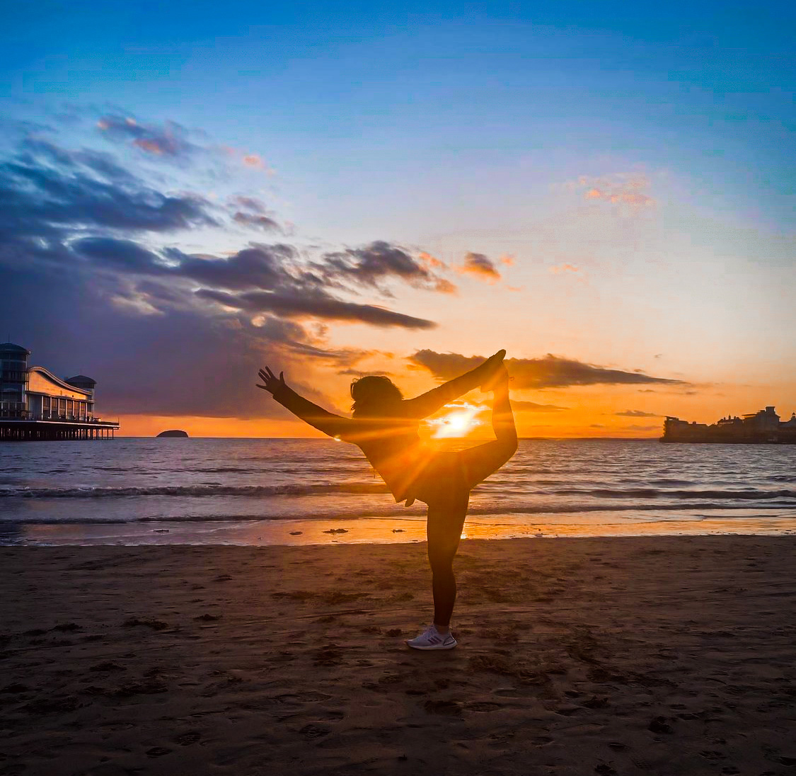 GrandPier's tweet photo. Watch more sunsets and less Netflix โฆ๐งก๐ #grandpier
๐ธ @jennaowenyoga
#westonsupermare #yogapose #westonseafront #sunset #westonpier https://t.co/3GsxeNOnxd