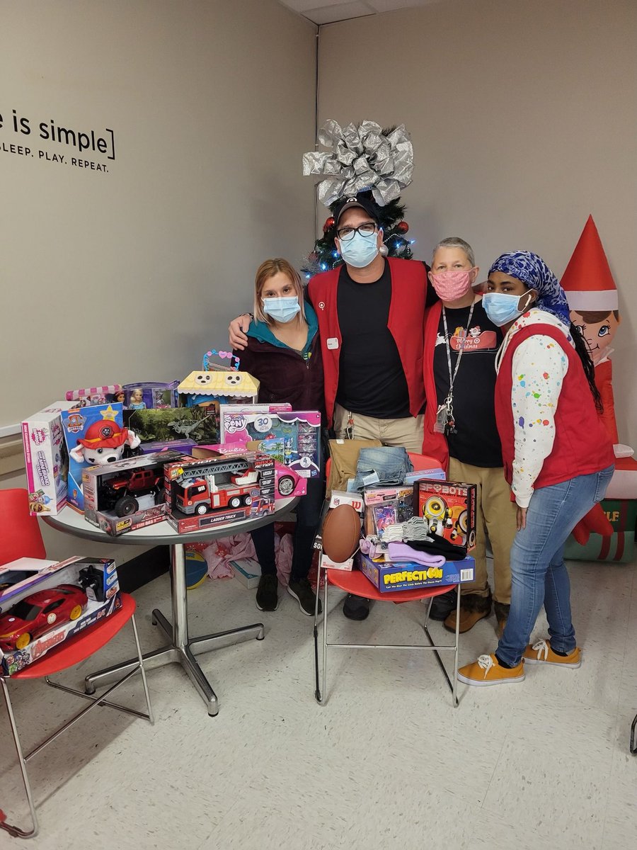 Making spirits bright at T2045 with #TheGreatGiftogether @MattParry12 <a href="/jf_powers/">Jessica</a> <a href="/KellyMcGarrity/">Kelly McGarrity</a>