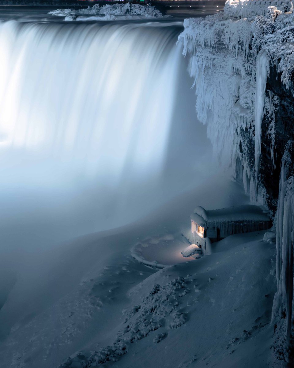 You are as cold as ice 🎵#WINTER #niagarafalls #canada #imagesofcanada #NFTCommunity