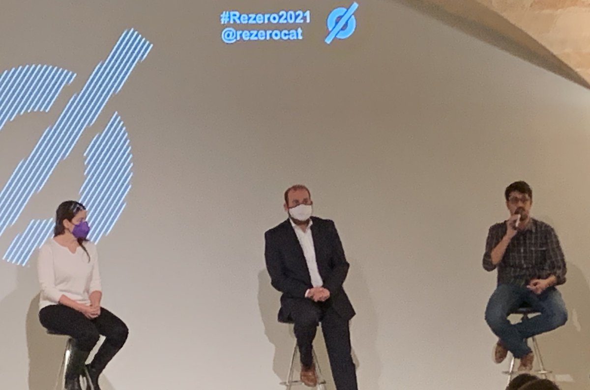 JosepFerra's tweet photo. Enhorabona als organitzadors per l'acte #Rezero2021, i una abraçada a na Roser, a na Rosa i a n'Anna @rezerocat, un 10 tot. Ha sigut un èxit de gala. Molt content de trobar-hi a tants de companys i amics @mirgual @Neus_St @ferranrosa @sebastiallodra @miqelf @rosacursach https://t.co/xn7CGLSDkc