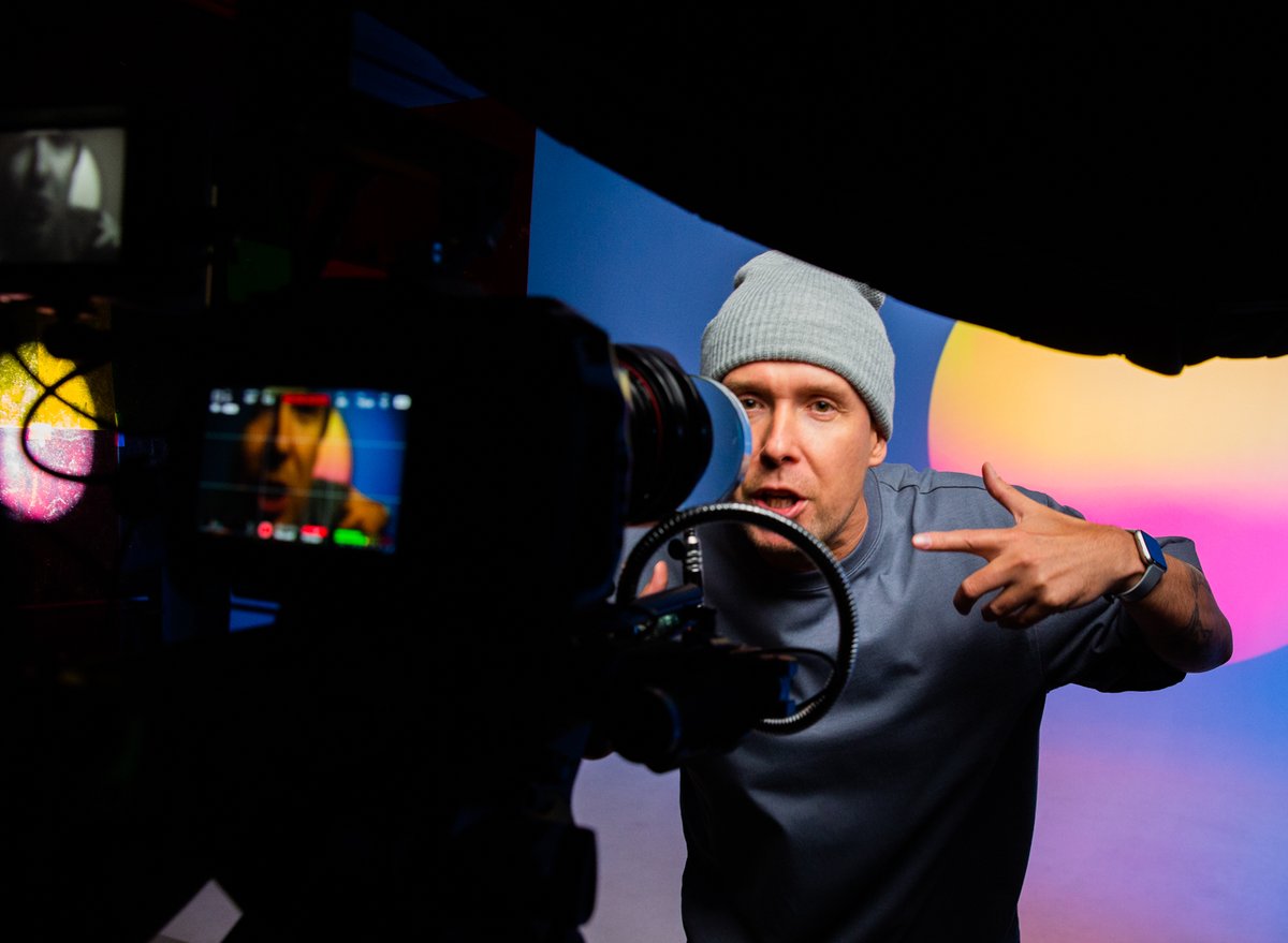 🔥 Jau rītdien, plkst 14:00 notiks jaunās dziesmas “Man patīk” video klipa Youtube pirmizrāde! 🔥 Uz drīzu saredzēšanos! Lai jauks vakars! 🤩